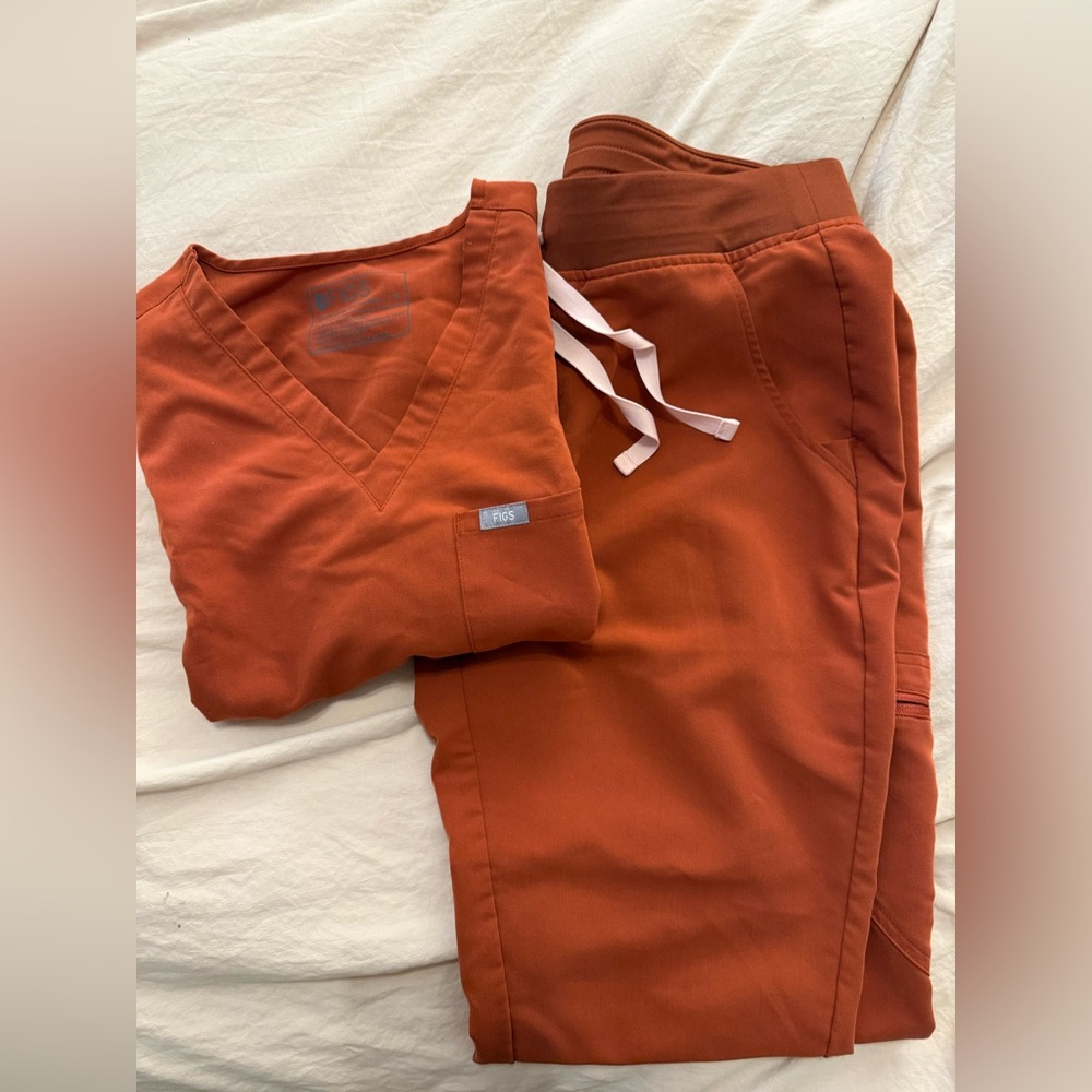 Women Zamora Jogger Scrub Pants & Women’s Catarina One Pocket Scrub Top Set